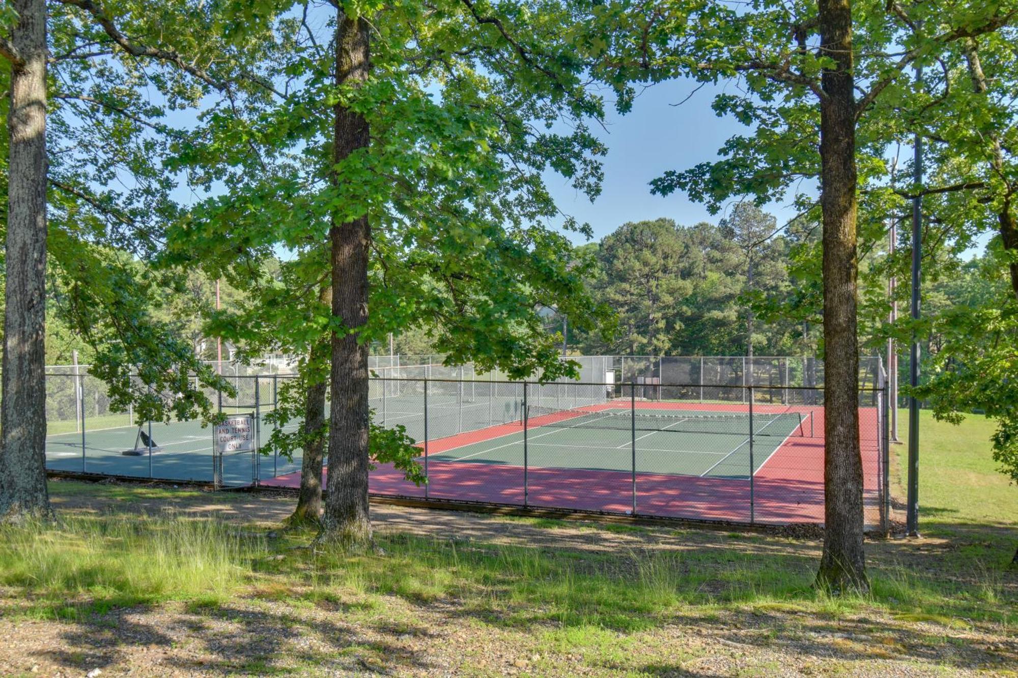 Lakefront Retreat With Deck, Dock And Resort Amenities ホット・スプリングス エクステリア 写真